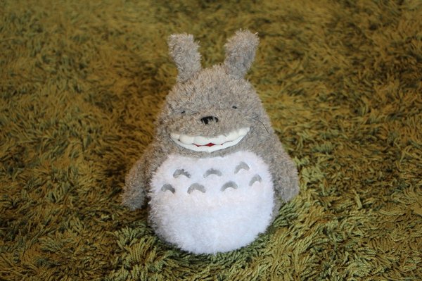 De magnifiques peluches Totoro adaptés à tous les âges