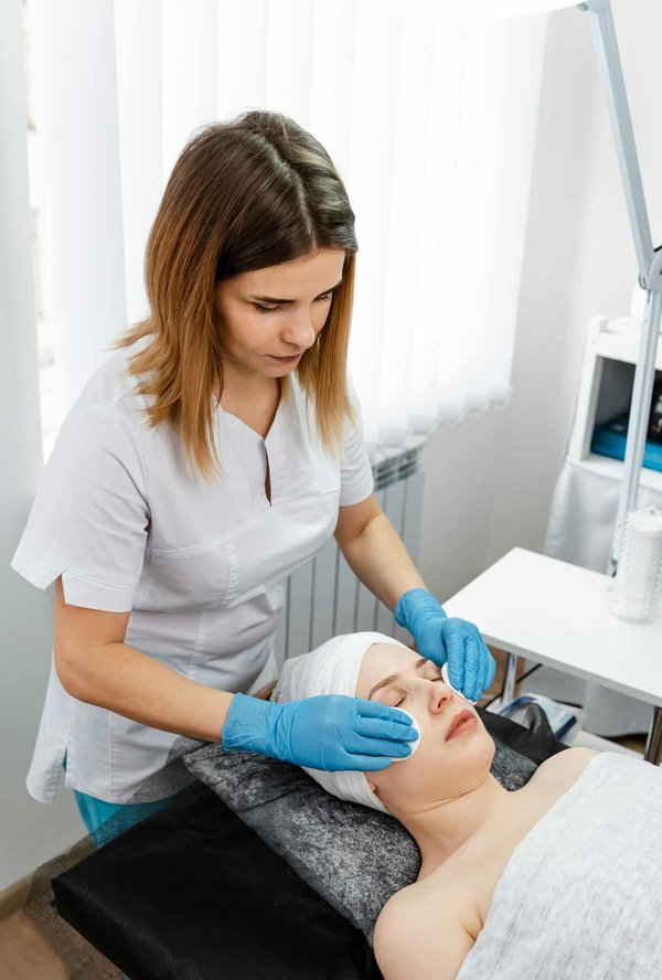 Faites confiance à des professionnels pour embellir votre peau en automne.