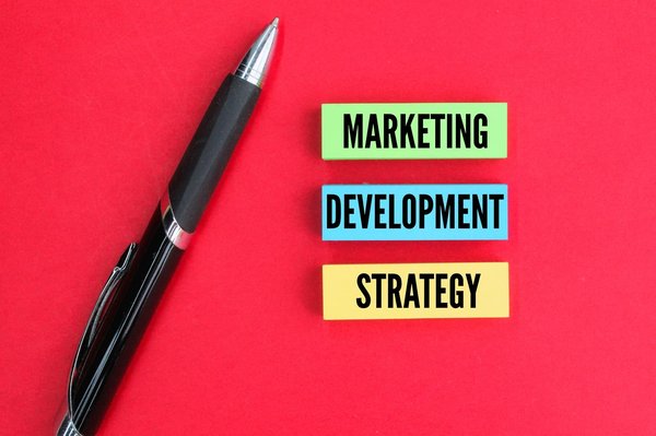 Comment les entreprises adaptent-elles leurs stratégies marketing au comportement des consommateurs en ligne?