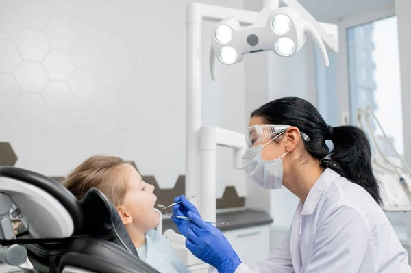 Comment la clinique dentaire Prisma traite-t-elle les caries ?