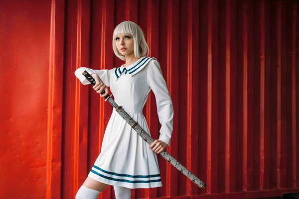 Comment les thèmes d'amitié et de rivalité sont-ils explorés dans Naruto ?