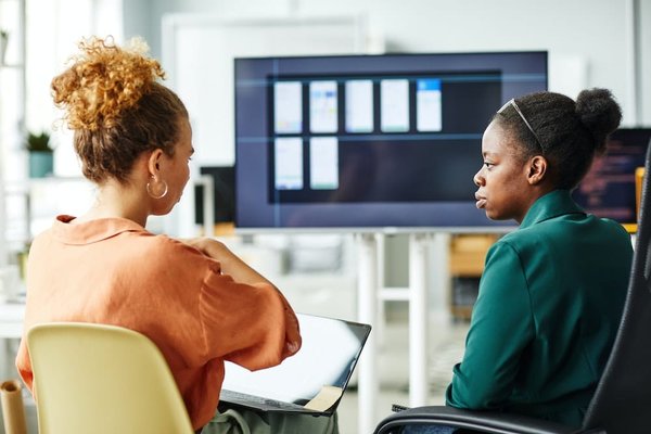 Comment mettre en place un projet de photographie collective capturant les changements saisonniers dans votre ville ?